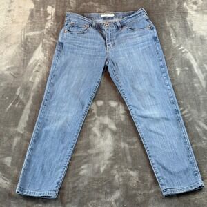 Levi's Women's Jeans Boyfriend Size 28  Mid Rise Medium Wash